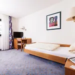 بيت ضيافة Landgasthaus Maien 3*