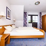 بيت ضيافة Landgasthaus Maien 3*