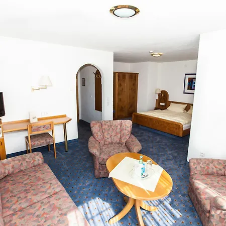 Landgasthaus Maien بيت ضيافة رينفيلدن